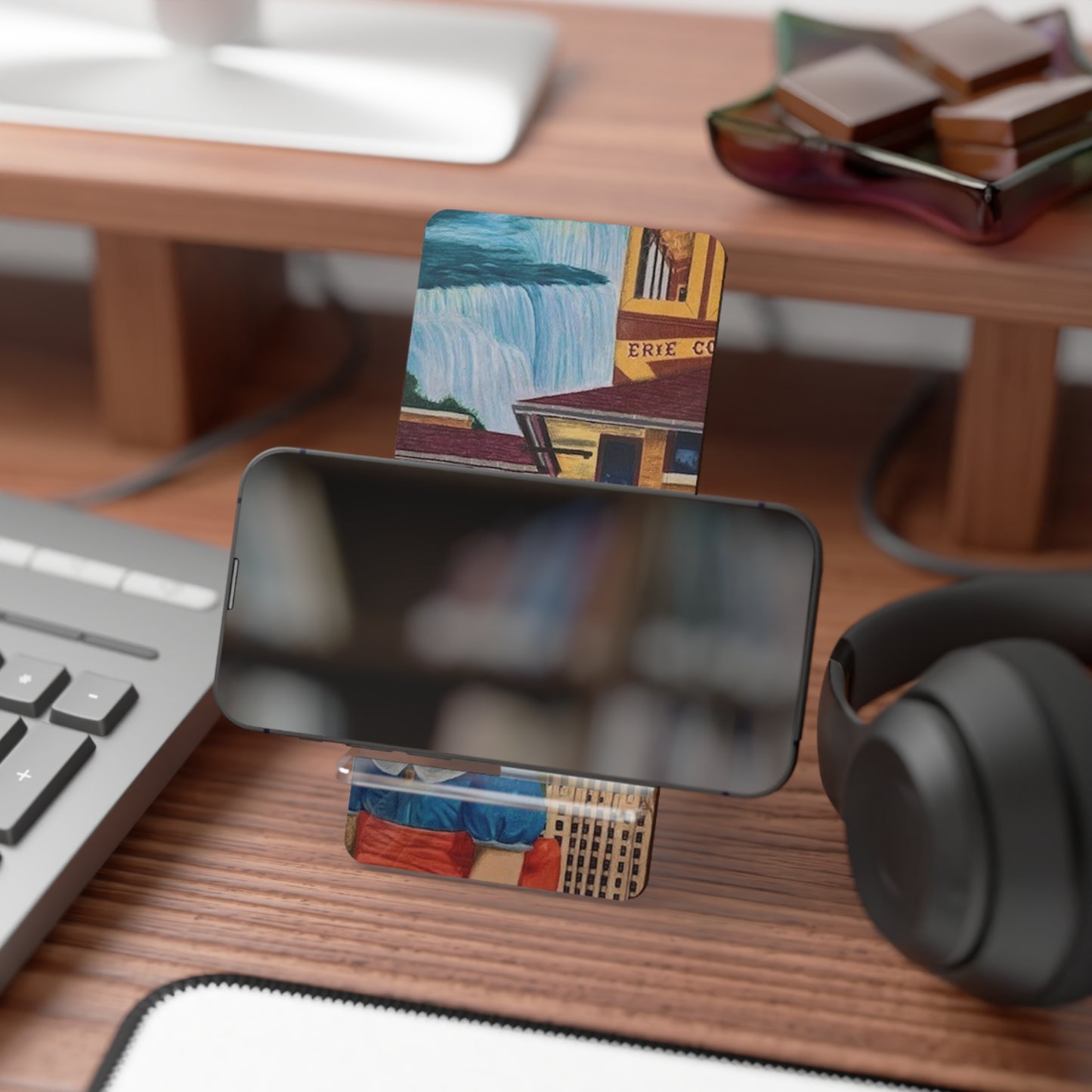 "The City" - Sharkgirl Mobile Display Stand for Smartphones